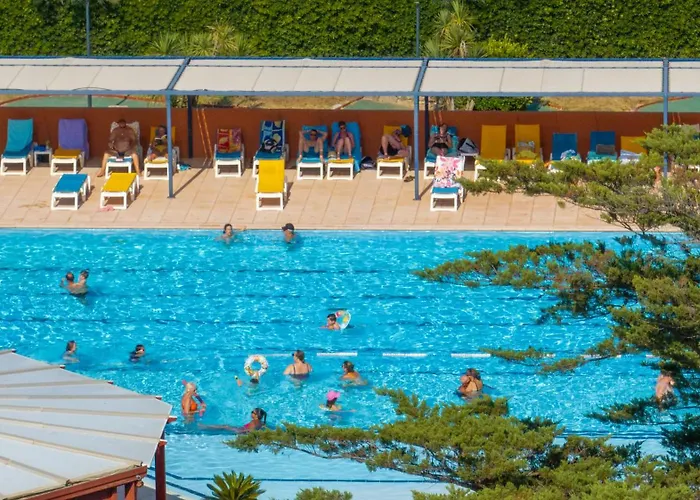 Vvf Golfe De Saint-tropez 3* سانت ماكسيم